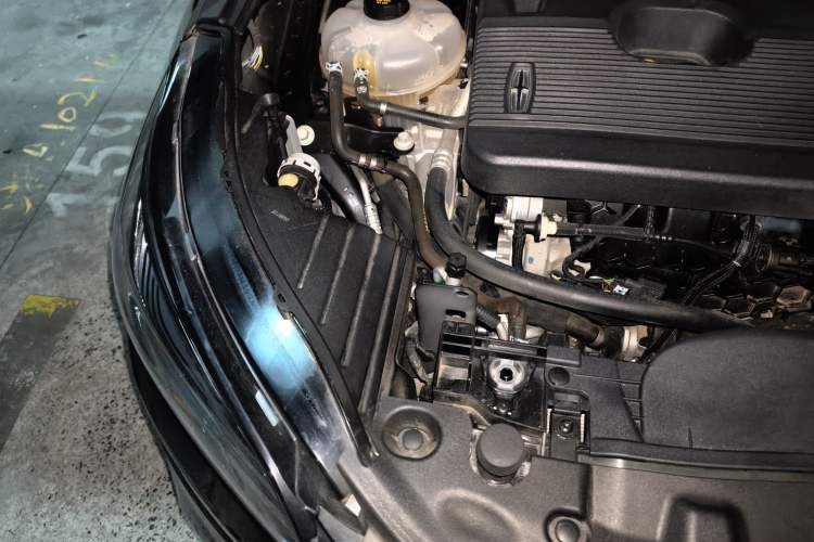 Used Lincoln Corsair 2022 2.0T Two-Wheel Drive Deluxe Edition Engine Bay Right