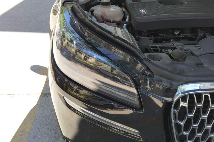 Used Lincoln Corsair 2022 2.0T Two-Wheel Drive Deluxe Edition Engine Bay Right