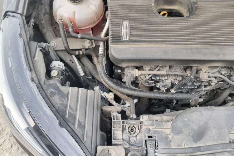 Used Lincoln Corsair 2022 2.0T Two-Wheel Drive Deluxe Edition Engine Bay Right