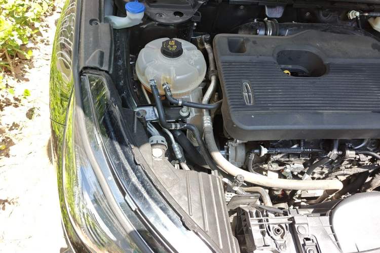Used Lincoln Corsair 2022 Revised Version 2.0T Two-Wheel Drive Luxury Edition Engine Bay Right