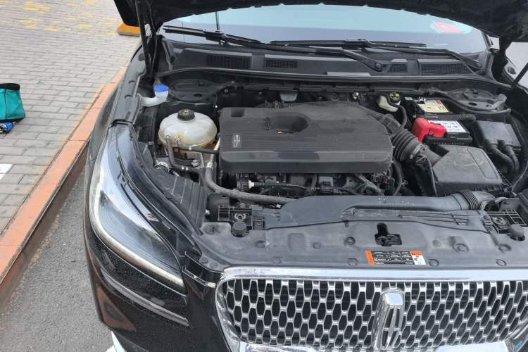 Used Lincoln Corsair 2022 2.0T Two-Wheel Drive Luxury Edition Engine Bay Right