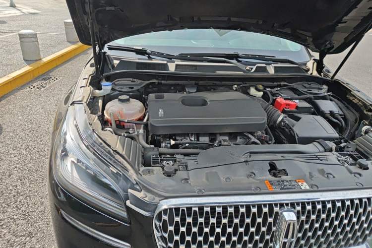 Used Lincoln Corsair 2022 2.0T Two-Wheel Drive Deluxe Edition Engine Bay Right