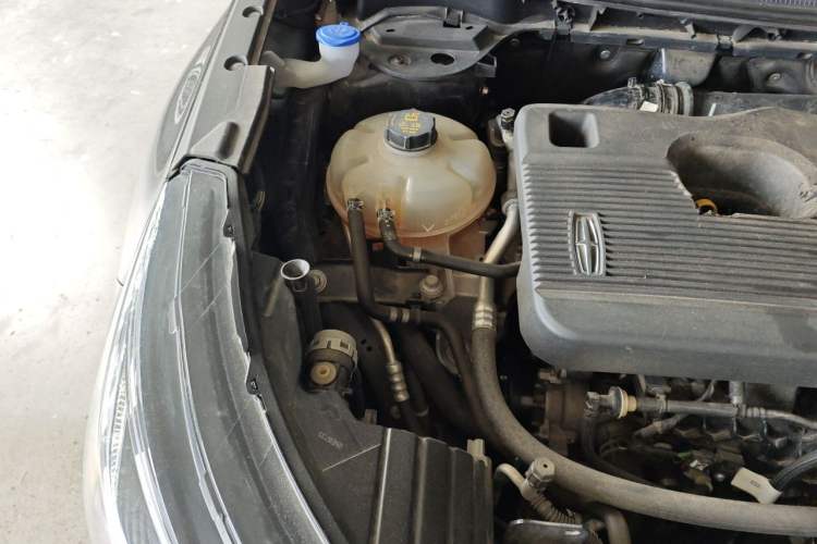 Used Lincoln Corsair 2022 2.0T Two-Wheel Drive Deluxe Edition Engine Bay Right