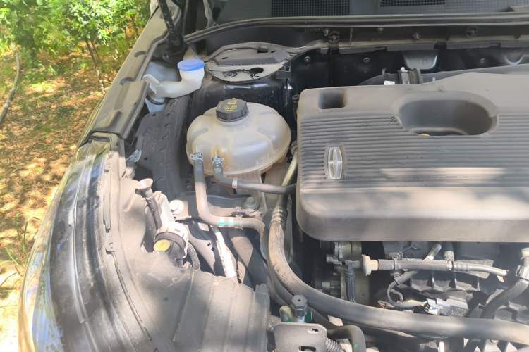 Used Lincoln Corsair 2022 Revised Version 2.0T Two-Wheel Drive Premium Edition Engine Bay Right