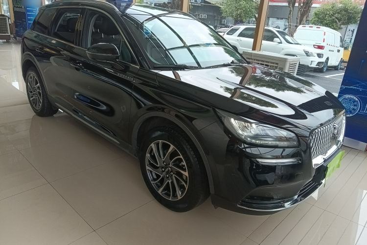 Used Lincoln Corsair 2022 Revised Version 2.0T Two-Wheel Drive Premium Edition Front Right 45 Deg