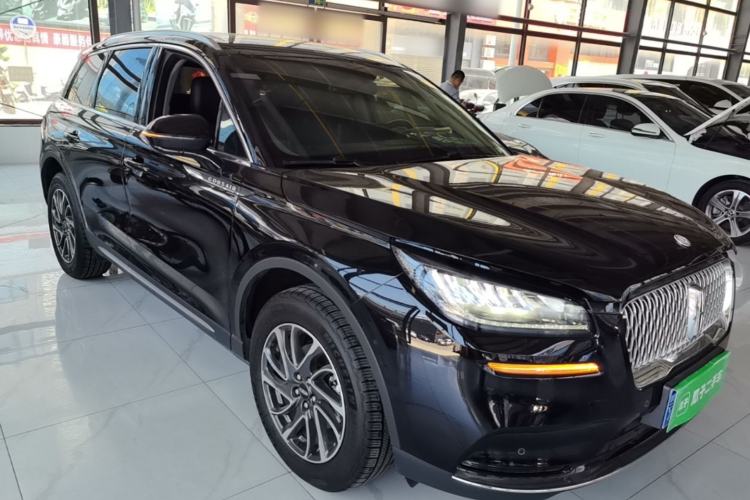 Used Lincoln Corsair 2022 Revised Version 2.0T Two-Wheel Drive Premium Edition Front Right 45 Deg