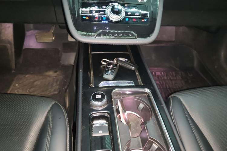 Used Lincoln Corsair 2022 2.0T Two-Wheel Drive Deluxe Edition Gear Lever