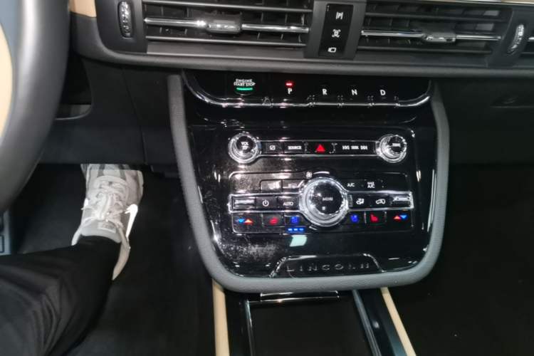 Used Lincoln Corsair 2022 2.0T Two-Wheel Drive Luxury Edition Gear Lever