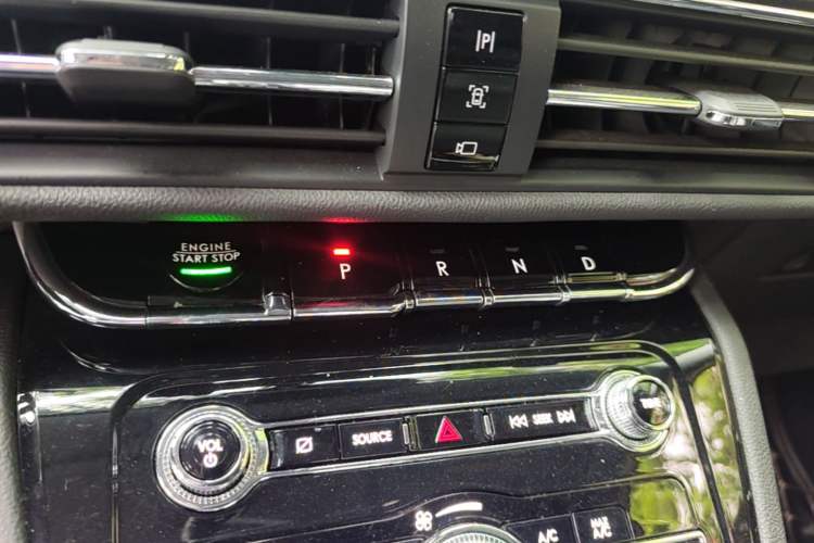 Used Lincoln Corsair 2022 2.0T Two-Wheel Drive Deluxe Edition Gear Lever