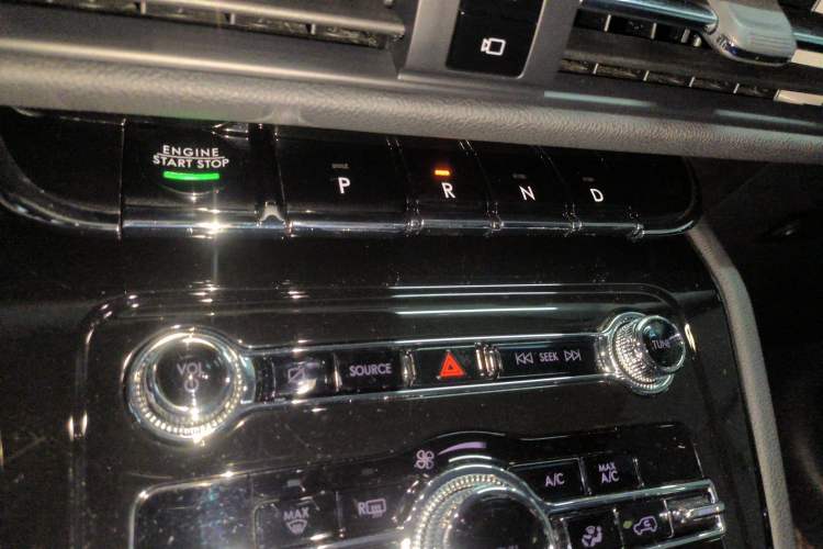 Used Lincoln Corsair 2022 Revised Version 2.0T Two-Wheel Drive Premium Edition Gear Lever