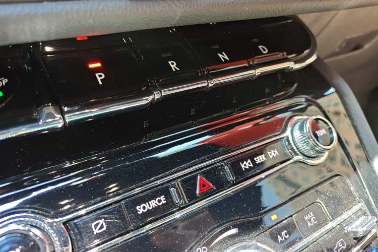 Used Lincoln Corsair 2022 Revised Version 2.0T Two-Wheel Drive Luxury Edition Gear Lever