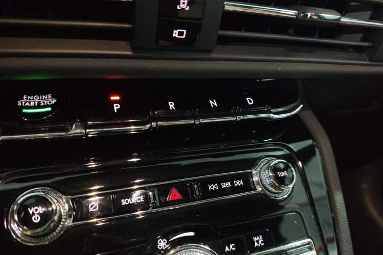 Used Lincoln Corsair 2022 2.0T Two-Wheel Drive Luxury Edition Gear Lever