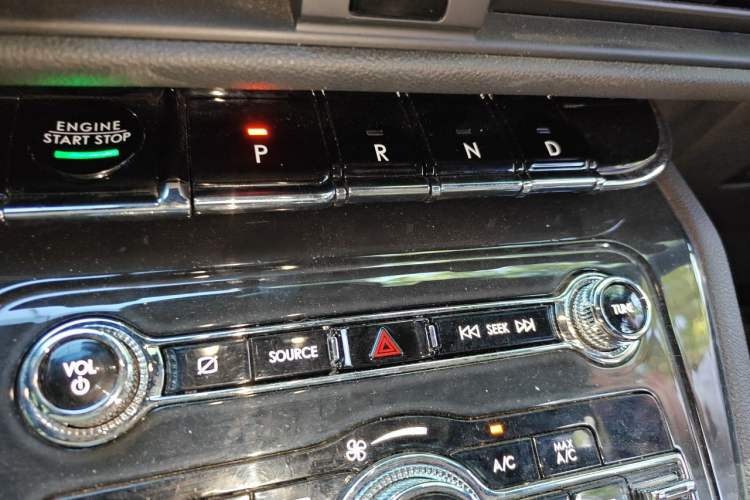 Used Lincoln Corsair 2022 2.0T Two-Wheel Drive Luxury Edition Gear Lever