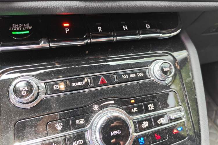 Used Lincoln Corsair 2022 Revised Version 2.0T Two-Wheel Drive Premium Edition Gear Lever