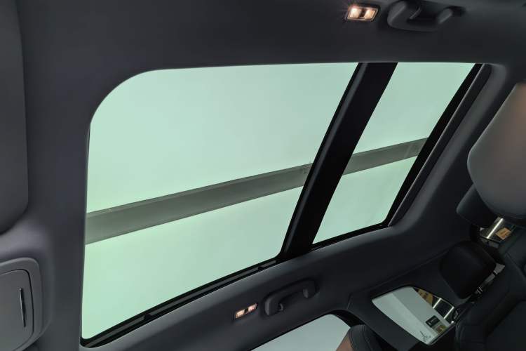 Used Lincoln Corsair 2022 2.0T Two-Wheel Drive Luxury Edition Headliner