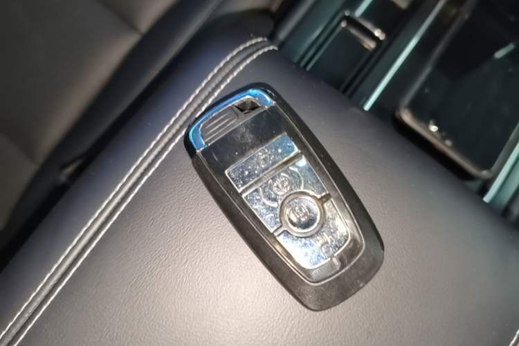 Used Lincoln Corsair 2022 2.0T Two-Wheel Drive Deluxe Edition Interior 1