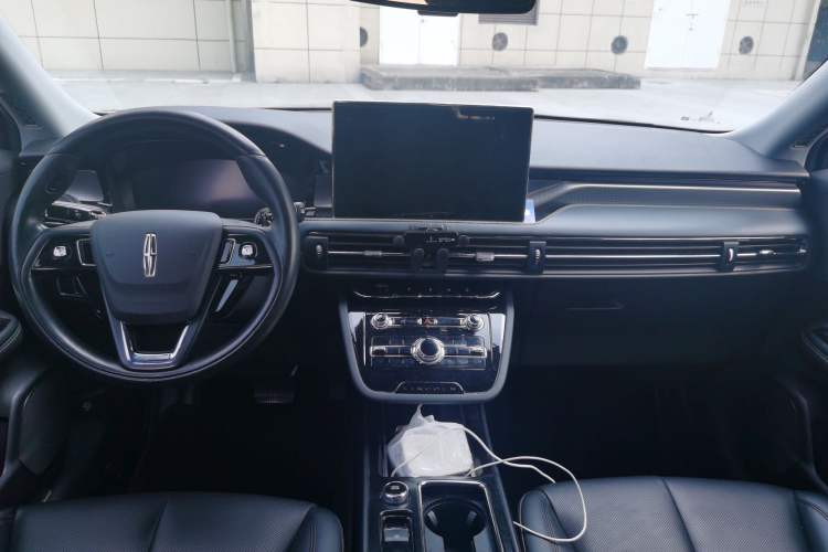 Used Lincoln Corsair 2022 2.0T Two-Wheel Drive Deluxe Edition Interior 2