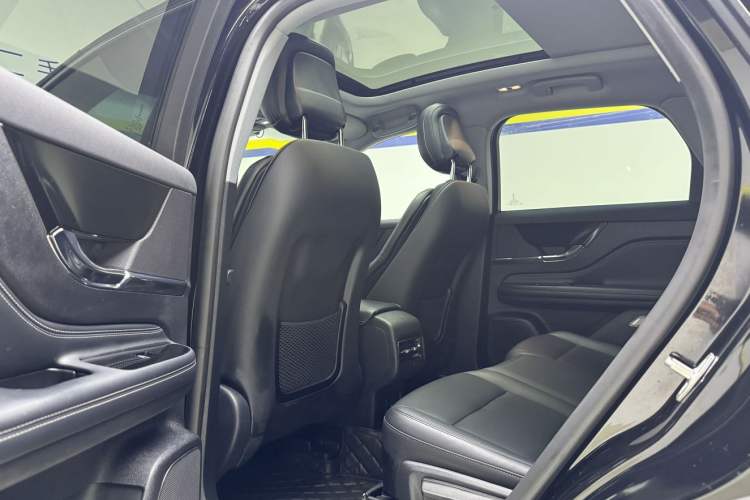 Used Lincoln Corsair 2022 2.0T Two-Wheel Drive Deluxe Edition Interior 3