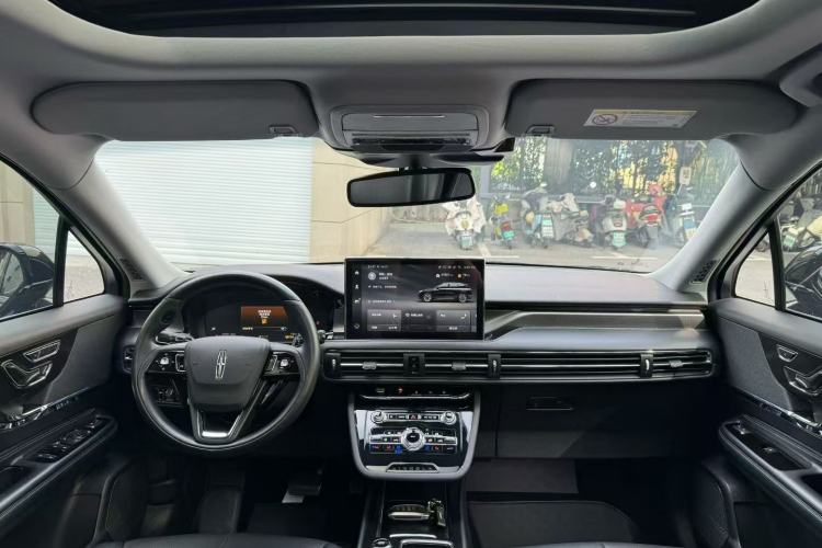 Used Lincoln Corsair 2022 2.0T Two-Wheel Drive Deluxe Edition Interior 3