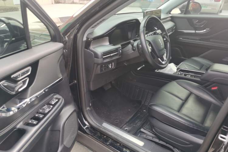 Used Lincoln Corsair 2022 2.0T Two-Wheel Drive Deluxe Edition Interior 3