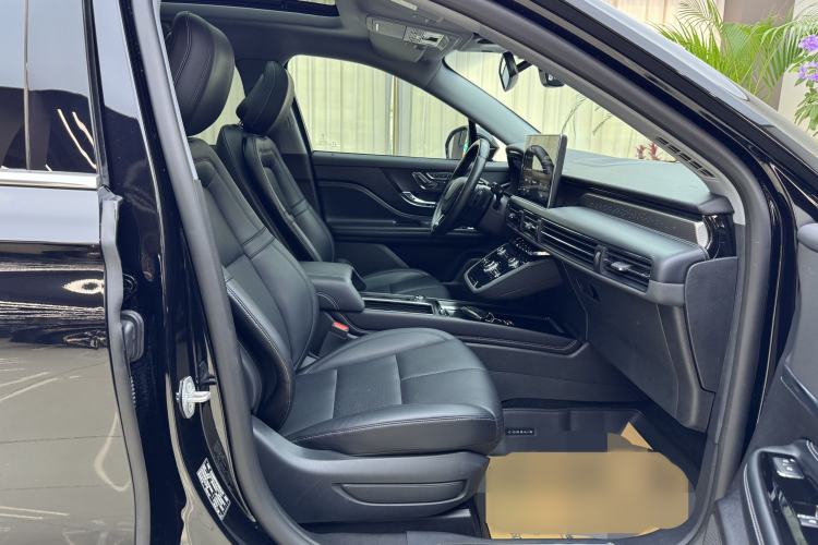 Used Lincoln Corsair 2022 2.0T Two-Wheel Drive Deluxe Edition Interior 4