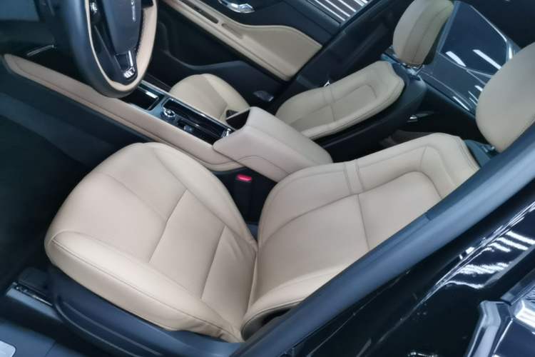 Used Lincoln Corsair 2022 2.0T Two-Wheel Drive Luxury Edition Left Front Seat