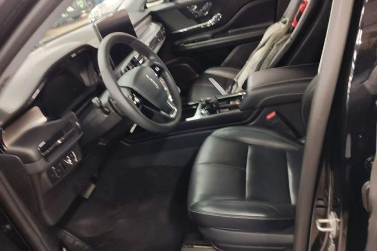Used Lincoln Corsair 2022 2.0T Two-Wheel Drive Deluxe Edition Left Front Seat