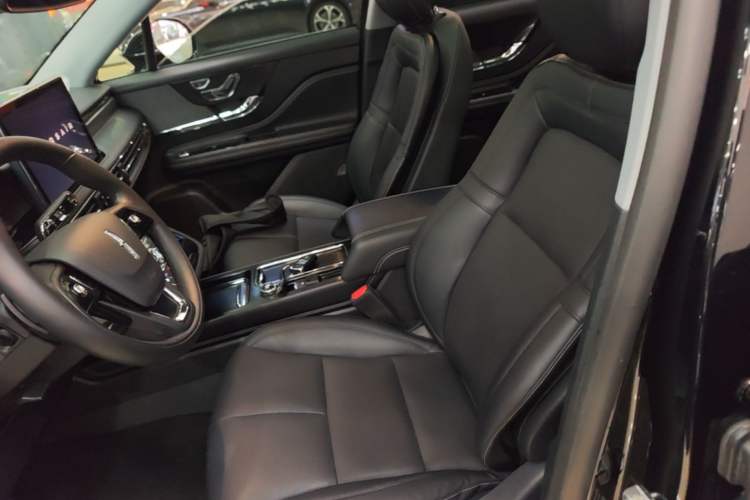 Used Lincoln Corsair 2022 2.0T Two-Wheel Drive Deluxe Edition Left Front Seat