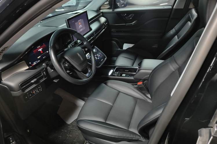 Used Lincoln Corsair 2022 2.0T Two-Wheel Drive Deluxe Edition Left Front Seat