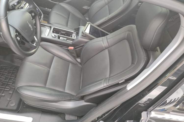 Used Lincoln Corsair 2022 2.0T Two-Wheel Drive Deluxe Edition Left Front Seat