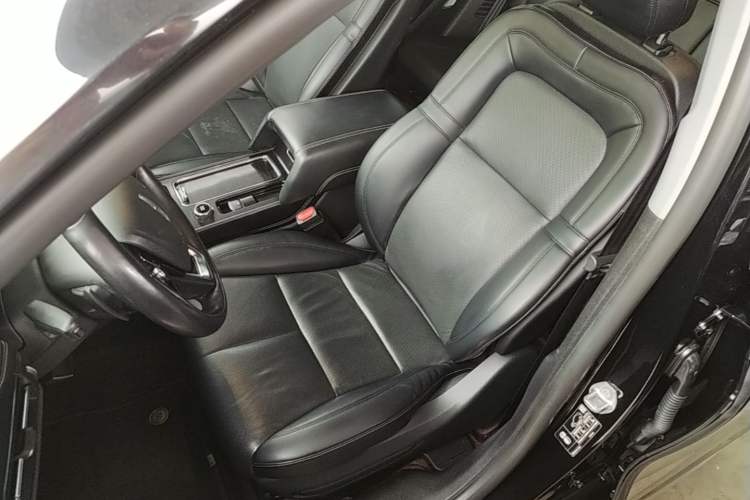 Used Lincoln Corsair 2022 2.0T Two-Wheel Drive Luxury Edition Left Front Seat