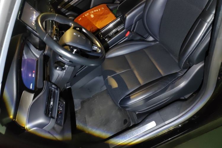 Used Lincoln Corsair 2022 Revised Version 2.0T Two-Wheel Drive Premium Edition Left Front Seat