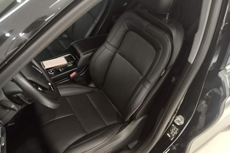 Used Lincoln Corsair 2022 2.0T Two-Wheel Drive Deluxe Edition Left Front Seat
