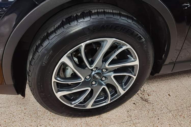 Used Lincoln Corsair 2022 2.0T Two-Wheel Drive Deluxe Edition Left Front Wheel Hub
