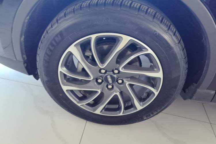 Used Lincoln Corsair 2022 Revised Version 2.0T Two-Wheel Drive Premium Edition Left Front Wheel Hub