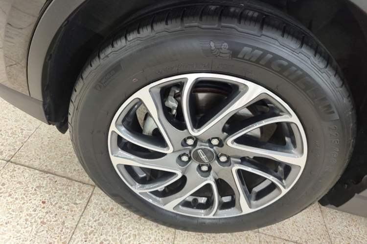 Used Lincoln Corsair 2022 2.0T Two-Wheel Drive Deluxe Edition Left Front Wheel Hub