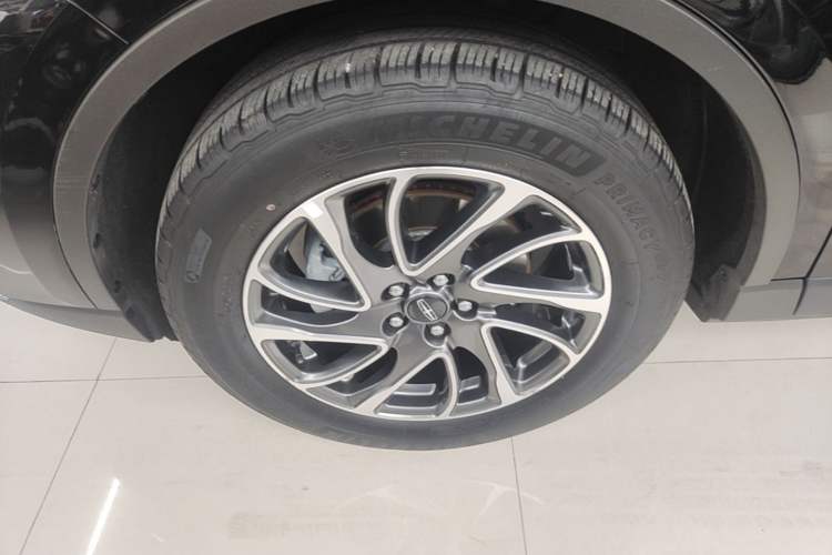 Used Lincoln Corsair 2022 2.0T Two-Wheel Drive Deluxe Edition Left Front Wheel Hub
