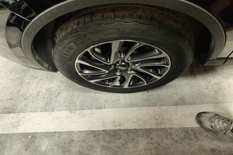 Used Lincoln Corsair 2022 2.0T Two-Wheel Drive Deluxe Edition Left Front Wheel Hub