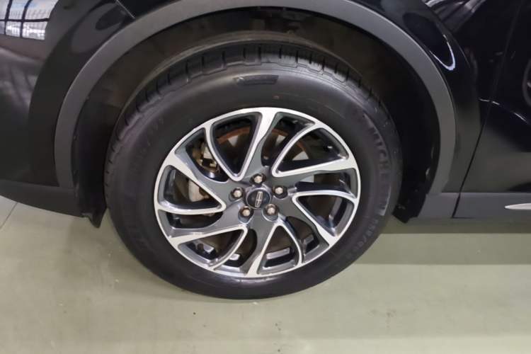 Used Lincoln Corsair 2022 2.0T Two-Wheel Drive Deluxe Edition Left Front Wheel Hub