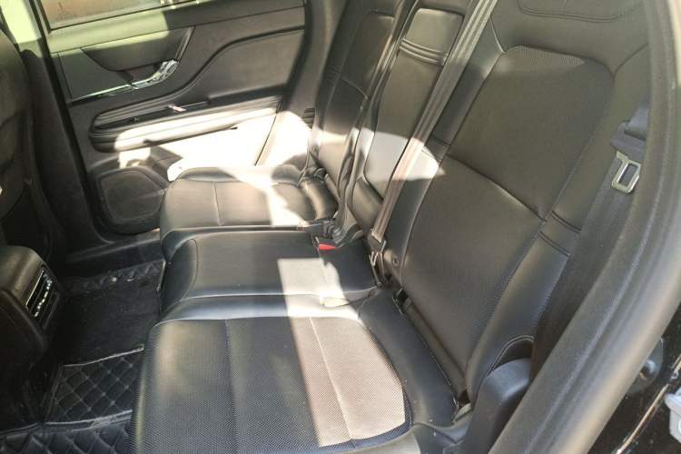 Used Lincoln Corsair 2022 2.0T Two-Wheel Drive Deluxe Edition Left Rear Seat