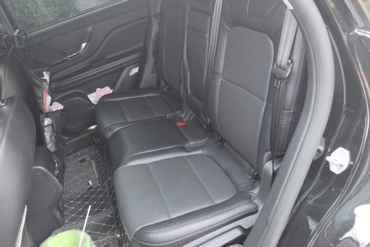 Used Lincoln Corsair 2022 2.0T Two-Wheel Drive Luxury Edition Left Rear Seat