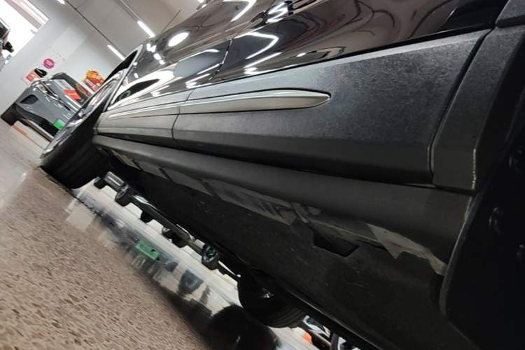 Used Lincoln Corsair 2022 2.0T Two-Wheel Drive Deluxe Edition Left Side Sill