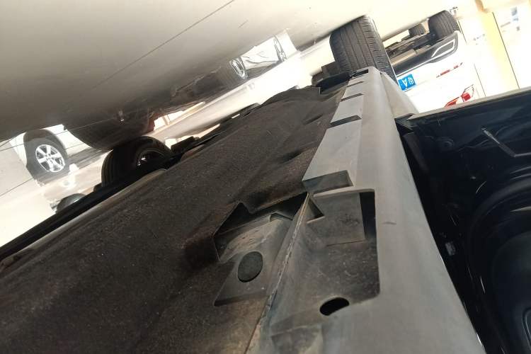 Used Lincoln Corsair 2022 Revised Version 2.0T Two-Wheel Drive Premium Edition Left Side Sill