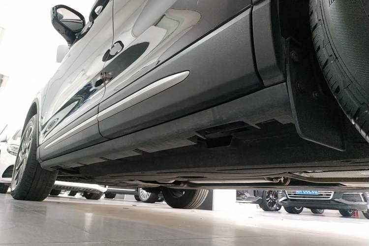 Used Lincoln Corsair 2022 Revised Version 2.0T Two-Wheel Drive Premium Edition Left Side Sill