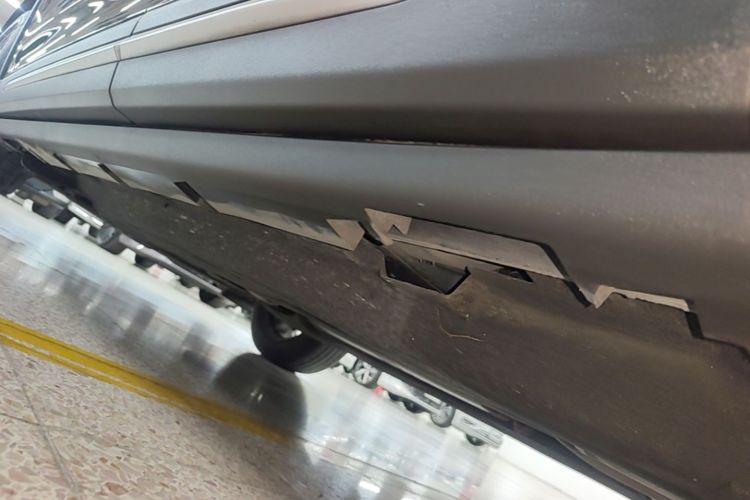 Used Lincoln Corsair 2022 2.0T Two-Wheel Drive Deluxe Edition Left Side Sill