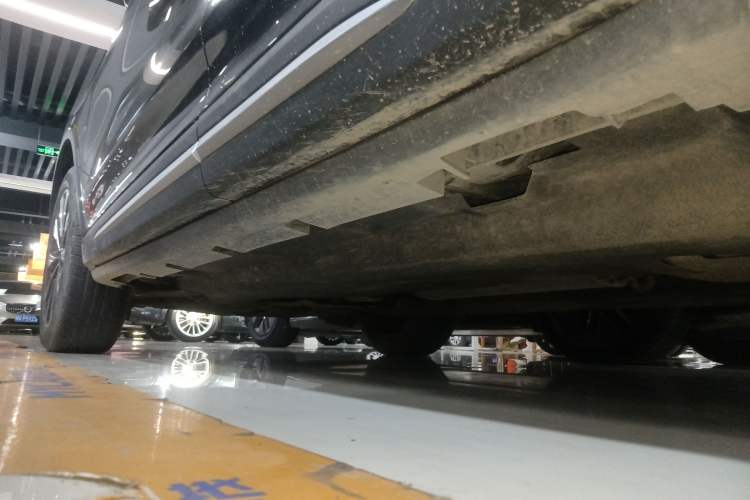 Used Lincoln Corsair 2022 2.0T Two-Wheel Drive Luxury Edition Left Side Sill