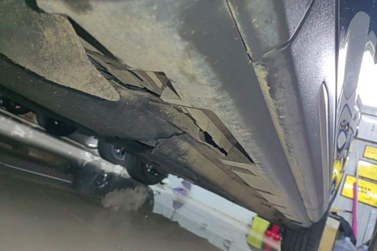 Used Lincoln Corsair 2022 2.0T Two-Wheel Drive Deluxe Edition Left Side Sill