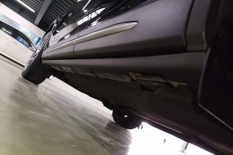 Used Lincoln Corsair 2022 2.0T Two-Wheel Drive Deluxe Edition Left Side Sill