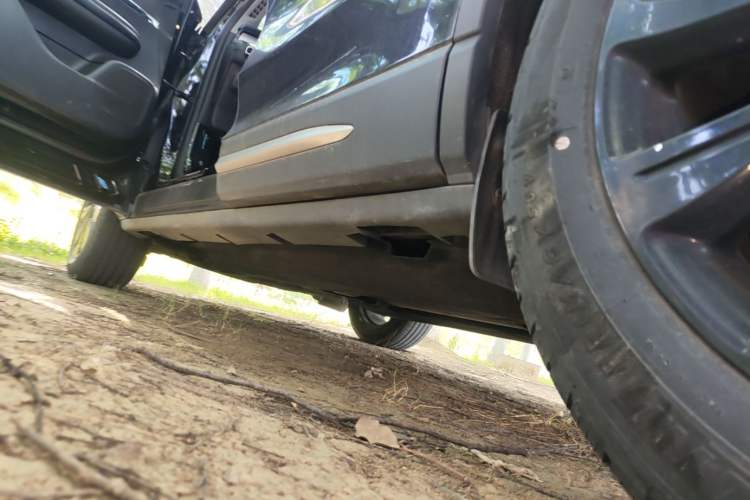 Used Lincoln Corsair 2022 2.0T Two-Wheel Drive Luxury Edition Left Side Sill