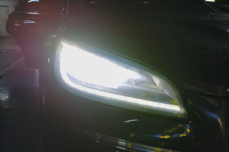 Used Lincoln Corsair 2022 2.0T Two-Wheel Drive Deluxe Edition Right Front Headlight